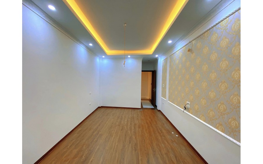 NHÀ CỰ LỘC , THANH XUÂN , 34m2 , 5 TẦNG NHÀ XÂY MỚI AN SINH ĐỈNH.GIÁ 4 TỶ CÓ NHÀ MỚI Ở LUÔN.