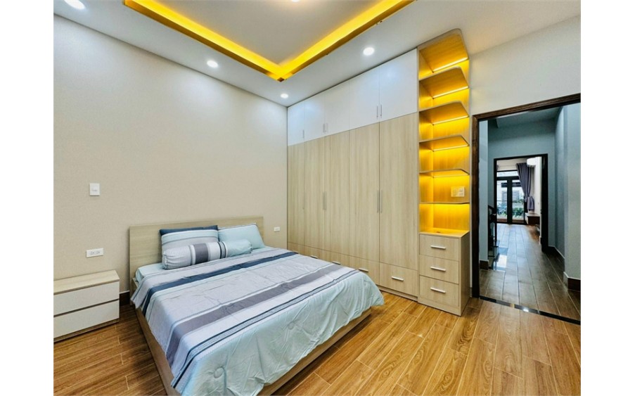 Ngay Trường Phan Tây Hồ, Thống Nhất, P.16, 88m2, 4 tầng, 8.6 tỷ