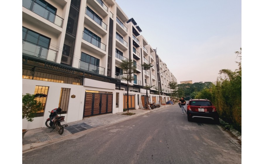 Bán biệt thự liền kề -Goldmark City,90m*5T*5MT 2 thoáng ô tô tránh - vỉa hè - dân trí cao tc 18 tỷ