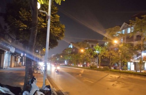 Mặt phố Cổ Linh, Long Biên, vỉa hè rộng, KD kết nối giao thương 57m, mặt: 5m, 10 tỷ 8