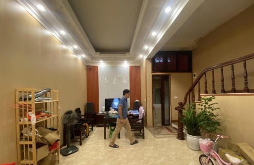 Nhà Đẹp ở ngay,Khương Hạ, 34m2, 3 tầng, gần phố, kinh doanh, giá 4 tỷ.