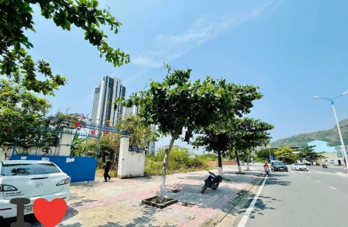 Bán đất đẹp mặt tiền biển Phạm Văn Đồng, Vĩnh Hoà, Nha Trang
giá chỉ 65 tr/m2