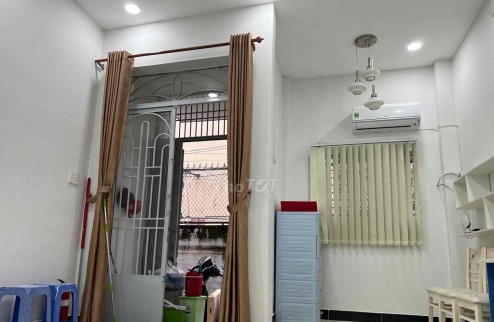 Cho thuê Nhà hẻm 80 Nguyễn Hồng Đào, 2 tầng 2PN, 8 triệu