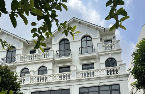 Shophouse Sao Biển hoàn thiện sổ lâu dài mặt đường lớn giá 1x tỷ Vin Gia Lâm (0985941715)