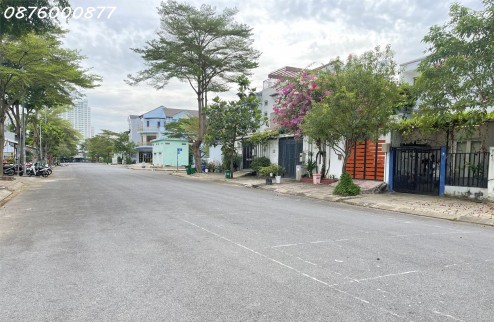 Định cư nước ngoài bán gấp nhà phố Lê Văn Lương Nhà Bè. DT 7m x 20m MT đường 20m cách SC.VivoCIty Q7 3km
