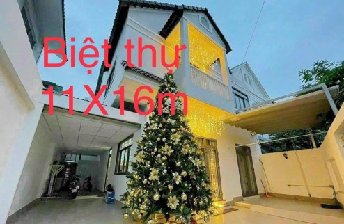 BIỆT THỰ KHU PHÂN LÔ ĐỒNG BỘ TRUNG TÂM QUẬN 7 - NGANG 11M DÀI 16M 3 TẦNG CHỈ LẺ 500 TRIỆU