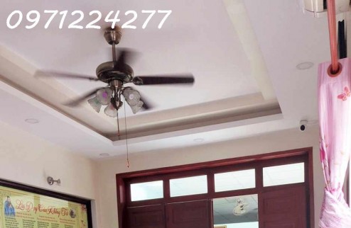 BÁN GẤP NHÀ ĐƯỜNG SỐ 9 -LINH XUÂN - THỦ ĐỨC  135M2 [ 4 X 32 ] 3 PHÒNG NGỦ - 3 VỆ SINH - Ô TÔ TỚI CỦA - NHÀ HOÀN CÔNG [ GIÁ CHỈ 4 TỶ 200 ]