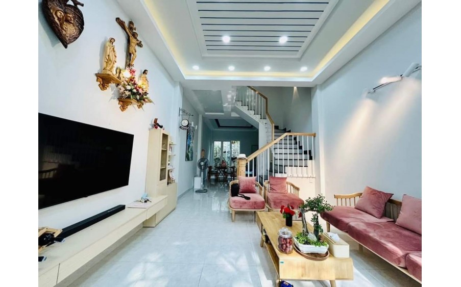 Nhà Tp Nha Trang 1 trệt 3 lầu, nội thất cao cấp. 74m2 đường 13m có vỉa hè. Giá bán 3,4 tỷ O79-53.53.53O