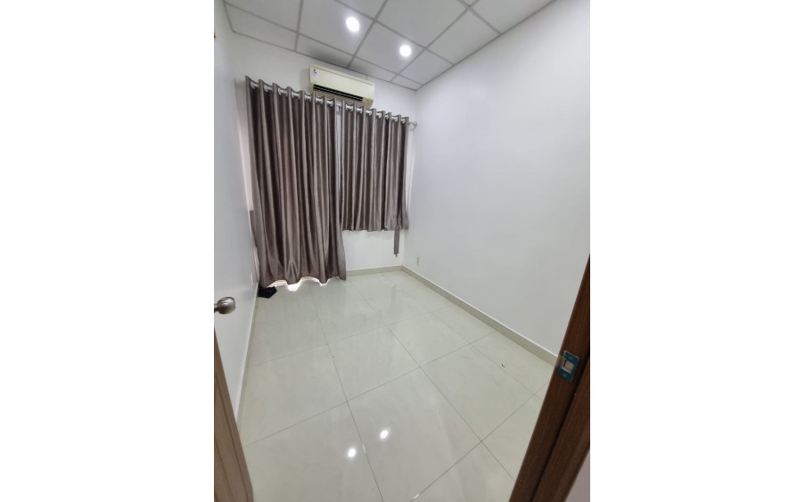 QUẬN 10.Thành Thái 30M2. GẦN HXH, 4 TỶ.2 PN