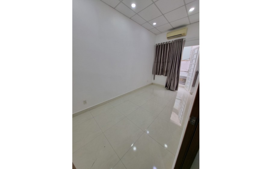 QUẬN 10.Thành Thái 30M2. GẦN HXH, 4 TỶ.2 PN