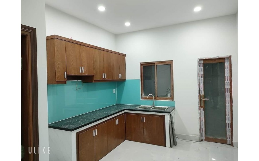 Ngay trường tiểu học Nguyễn Đình Chính, 4 tầng, 45m2 đất, giá 5,5 tỉ