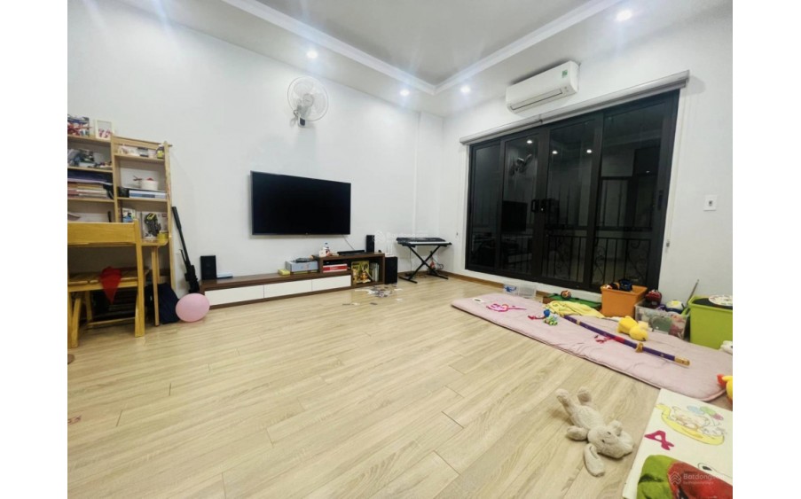 Bán nhà Giáp Nhất, Thanh Xuân: 34m2*5T chỉ 4 tỷ 15 nhà chắc chắn, sổ vuông, 3 pn, tiện ích đủ đầy