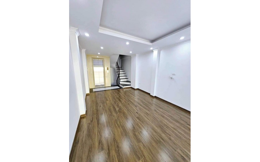 Nhà mới 50m2 x 6 tầng hiện đại - lô góc - thang máy nhập khẩu - Âu Cơ - Tây Hồ - sát phố - view sông Hồng 7.9 tỷ