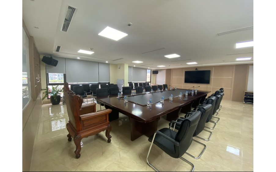 BÁN TOÀ BUILDING OFFICE 8 TẦNG ĐƯỜNG HOÀNG QUỐC VIỆT- CẦU GIẤY- HÀ NỘI. DT 300 M2, MT 8 M.SĐCC. GIÁ 180 TỶ.