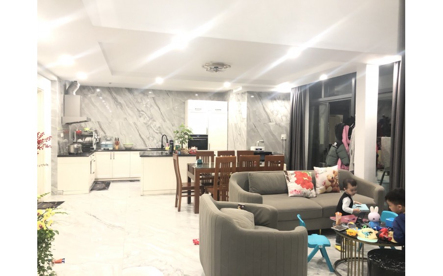 Hiếm! Penthouse Five Star Kim Giang căn 4PN 4WC 284m2 giá 11.8 tỷ view đẹp