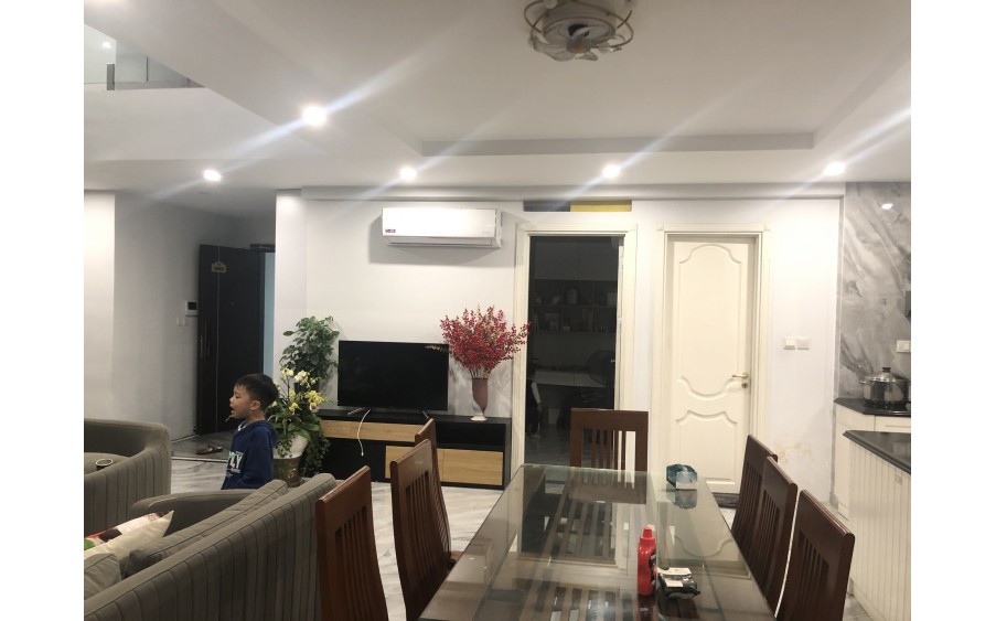 Hiếm! Penthouse Five Star Kim Giang căn 4PN 4WC 284m2 giá 11.8 tỷ view đẹp