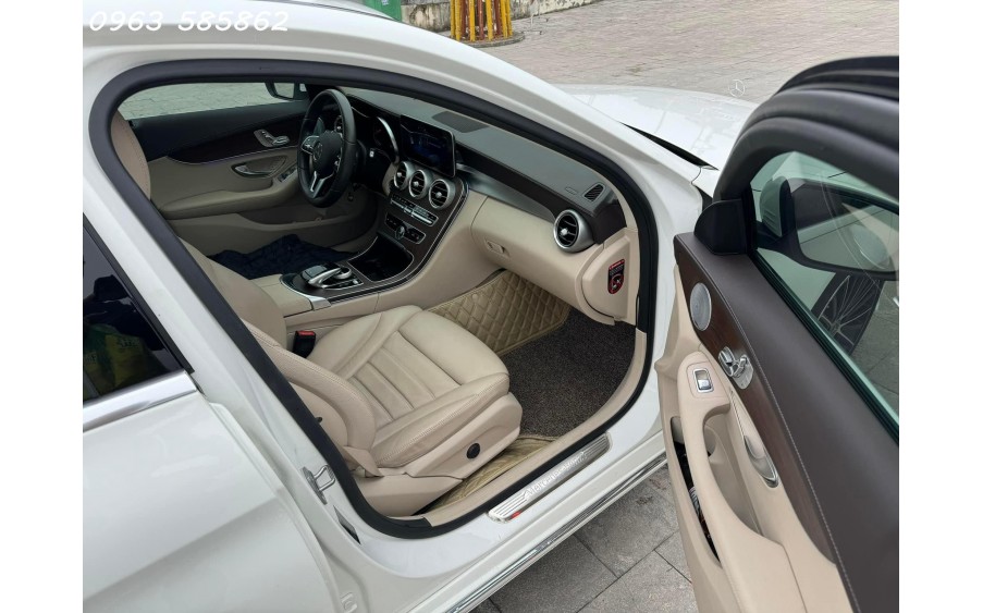 Merc C200ex sản xuất 2019 model 2020 1 chủ mua mới từ đầu trắng lại kem đi có 3v km zin full ls hãng