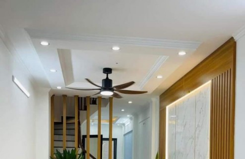 NHÀ MỚI ĐẸP ĐÓN TẾT 5 TẦNG DT 40M2 3 PHÒNG NGỦ 2 MẶT THOÁNG VĨNH VIỄN TRƯỚC SAU GIÁ HƠN 4 TỶ 10M RA MẶT PHỐ QUẬN TÂY HỒ.