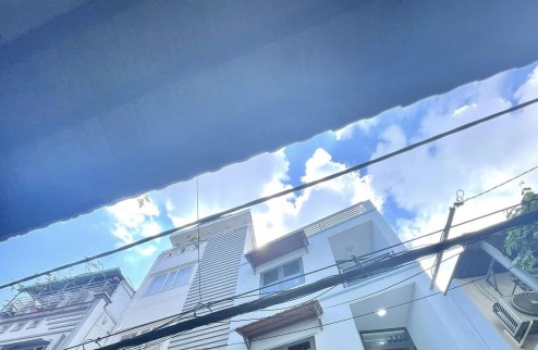 Nhà Huỳnh Văn Bánh, Phú Nhuận, 4 tầng, 4,1 x 7,5m, dân trí cao, giá 5,89 tỉ