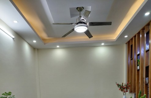 Bán Nhà Lĩnh Nam 50m2 - 5 tầng - Ôtô đỗ cổng - Giá Đầu Tư