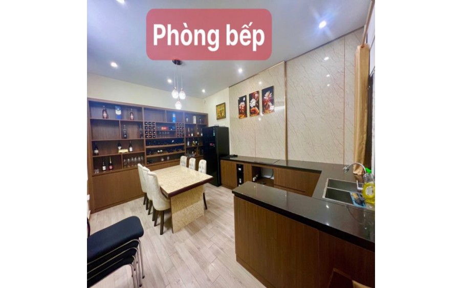 Cho thuê căn hộ 125m2 mặt đường Âu cơ full nội thất, miễn phí chỗ để xe ô tô, xe máy