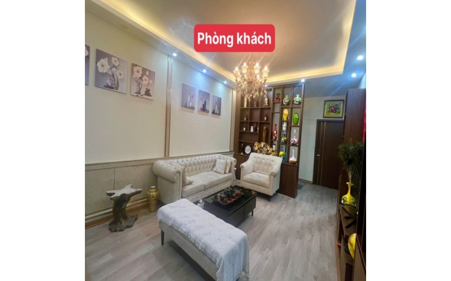 Cho thuê căn hộ 125m2 mặt đường Âu cơ full nội thất, miễn phí chỗ để xe ô tô, xe máy