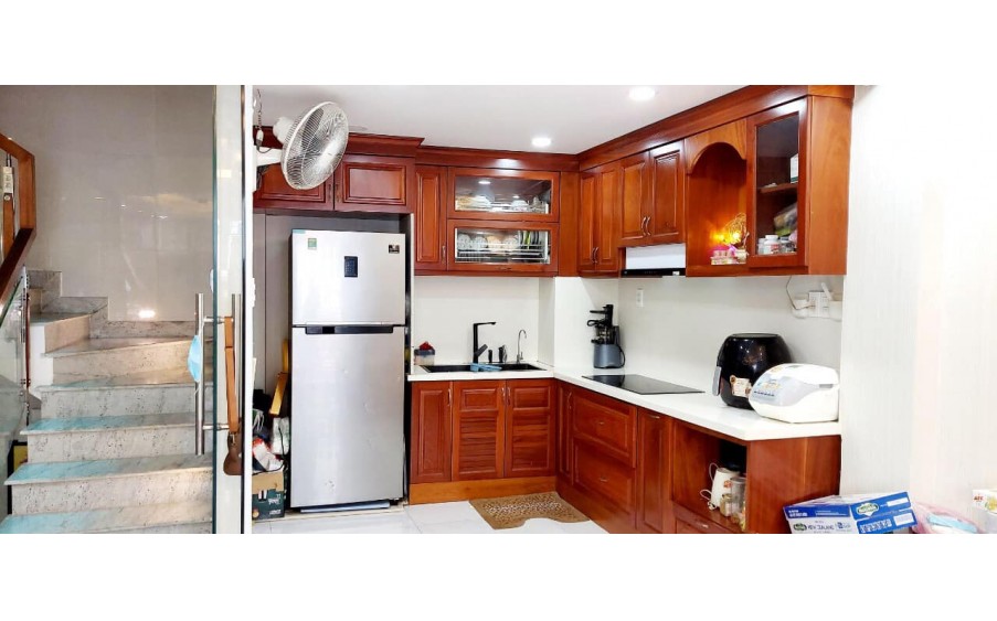 Bán nhà HXH Bạch Đằng, 50m2, trệt lầu, ngay ngã tư Đặng Văn Sâm - Bạch Đằng giá chỉ 10.4 tỷ.