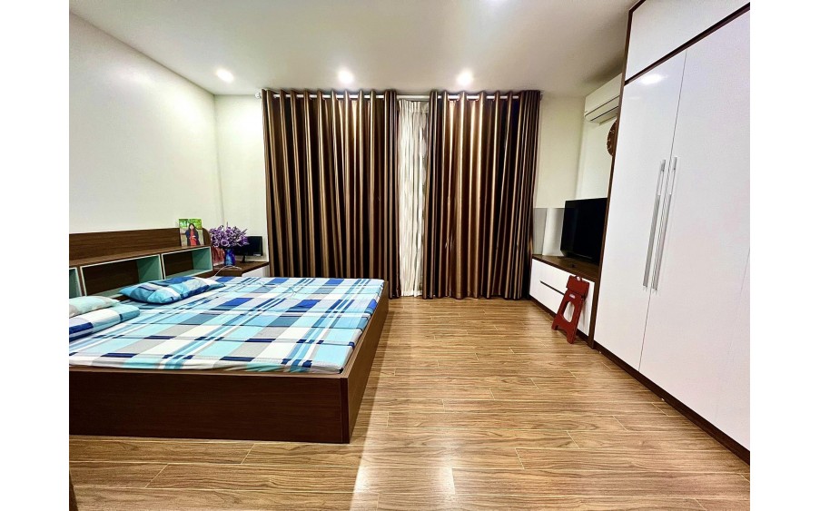 Bán nhà ngõ 4 Phương Mai, 2 mặt ngõ,  ô tô tránh, gần hồ, nhà đẹp, 45m, mt 4m. 11.6 tỷ