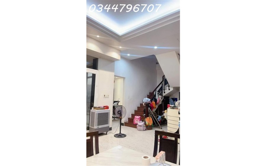 NHÀ ĐẸP - HXH - TẶNG NỘI THẤT CAO CẤP - SỔ VUÔNG VỨC - NGANG 4M - NHỈNH 5 TỶ