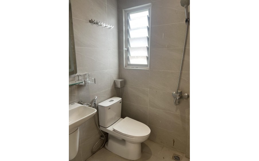 CHO THUÊ NHÀ NGÕ THỊNH HÀO 1, 6 TẦNG, DT SÀN 25M2 - CÓ THANG MÁY - Ở, VP, KD CÁC MÔ HÌNH ĐỀU ĐỈNH, GIÁ 20 TRIỆU/THÁNG LH ngay 0936397767