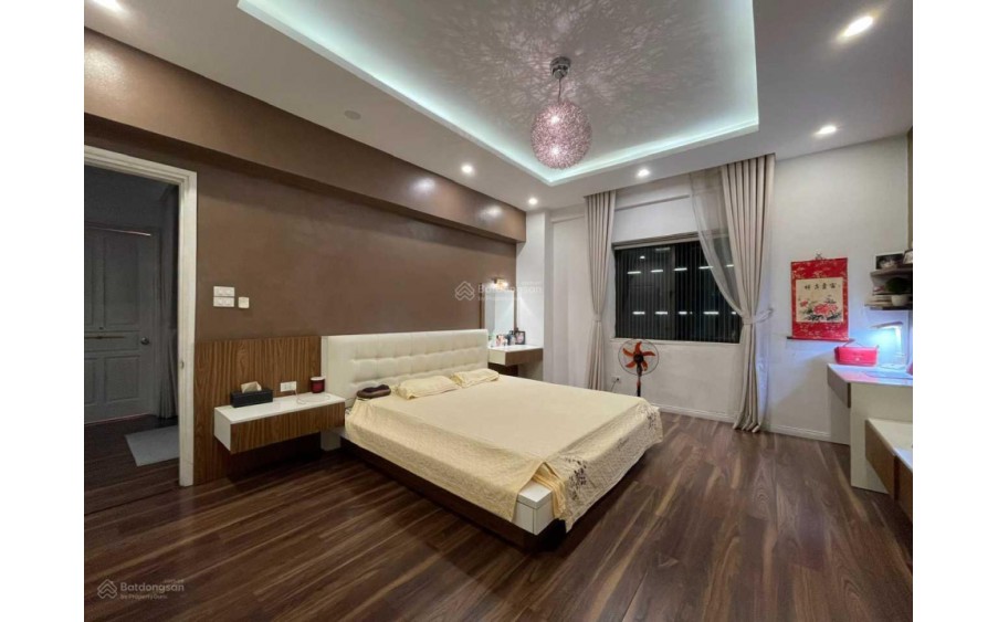 Hiếm! N4D Lê Văn Lương 3PN2WC căn 120m2 full nội thất view đẹp giá 5.7 tỷ