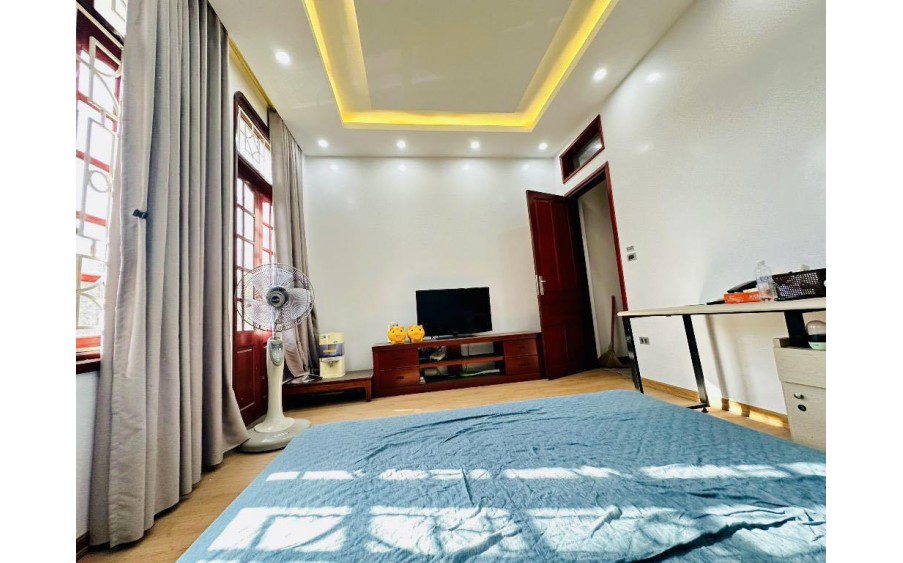 Bán nhà gần đại học Y Hà Nội, ô tô tránh, view hồ, NT xịn, 51m, mt 5m, 11.8 tỷ