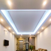 NHỉnh 6 tỷ có nhà 5 tầng thang máy Nguyễn Ngọc Vũ Cầu Giấy 35m  ô tô đỗ cổng  lh 0817606560