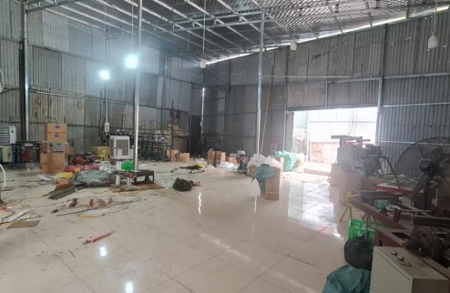 Cho thuê kho xưởng tại Triều Khúc, Tân Triều , Hà Nội. Diện tích 180m nền đá hoa sạch sẽ, mái trống nóng sạch sẽ