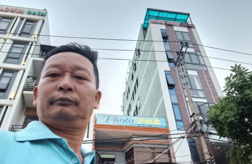 Nhà 3 tầng mặt tiền biển Sơn Trà đường Ngô Quyền bẹn cầu Rồng chợ đêm giá 9.x tỷ