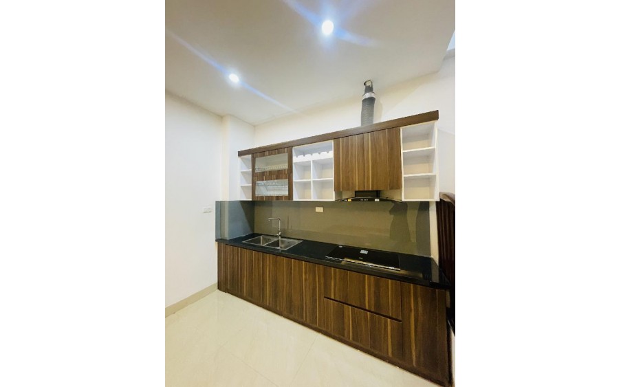 Nhà Đức Giang 48m2, 5 tầng , ô tô đỗ cửa, cạnh Bình Minh Garden chỉ nhỉnh 4 tỷ