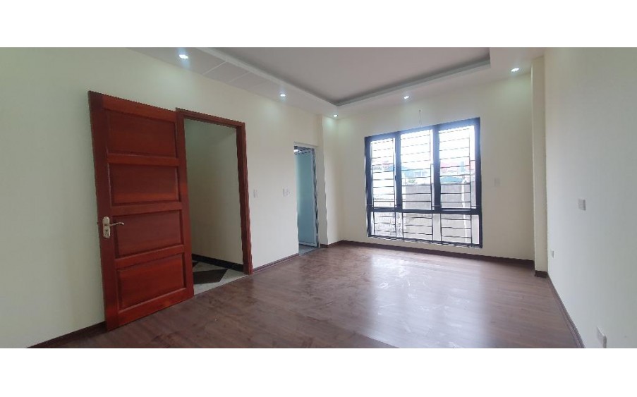 Nhà Phúc Lợi, 5 tầng, nở hậu, cạnh Vinhomes Riverside, vài bước chân ra đường chính