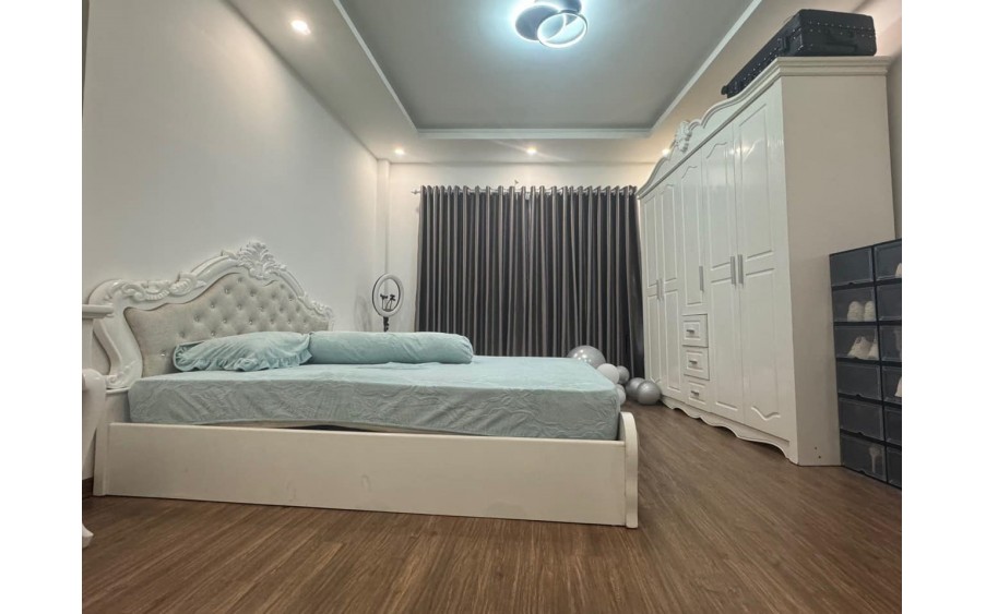 Bán nhà Bát Khối 40m2 * 5 tầng * 4,6 tỷ. gần ô tô, nhà đẹp.