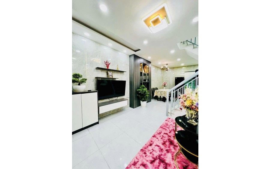 SIÊU PHẨM FULL NT - 5P PHÚ NHUẬN - NGAY NGÃ 6 QUANG TRUNG - P10 - VINCOM - NGANG ĐẸP 4M - GIÁ CHƯA TỚI 4 TỶ.