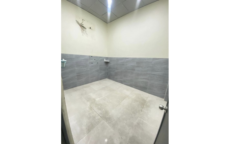 CHO THUÊ NGUYÊN CĂN MẶT TIỀN LÝ THÁI TÔNG - HIỆP TÂN - TÂN PHÚ - 80M2 - MỚI KENG.