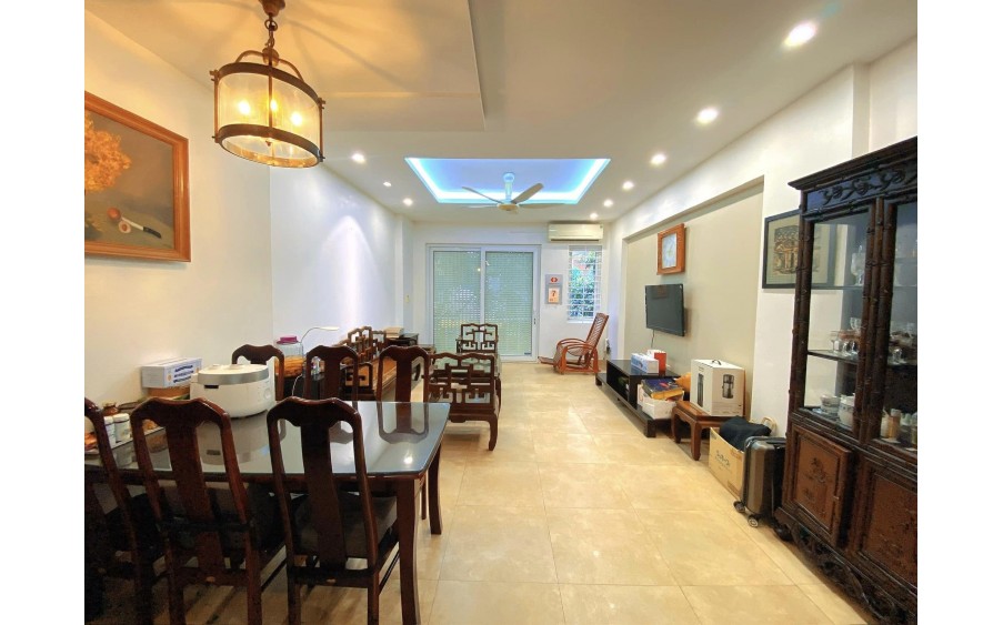 Nhà Đẹp Siêu Hiếm Cầu Giấy, Phố Vip Đỗ Quang 52m x 5T x Mt 4.6m. Giá 25 tỷ.