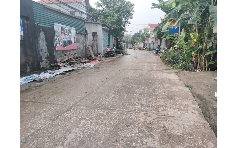 Hàng đẹp giá yêu lên sóng ah Cc nhờ bán 216m có 170tc tại Hoàng Diệu ,Chương Mỹ Hà Nội

Cách trục đường liên xã 100m 

Ô tô vào tận nơi. Tiện ích