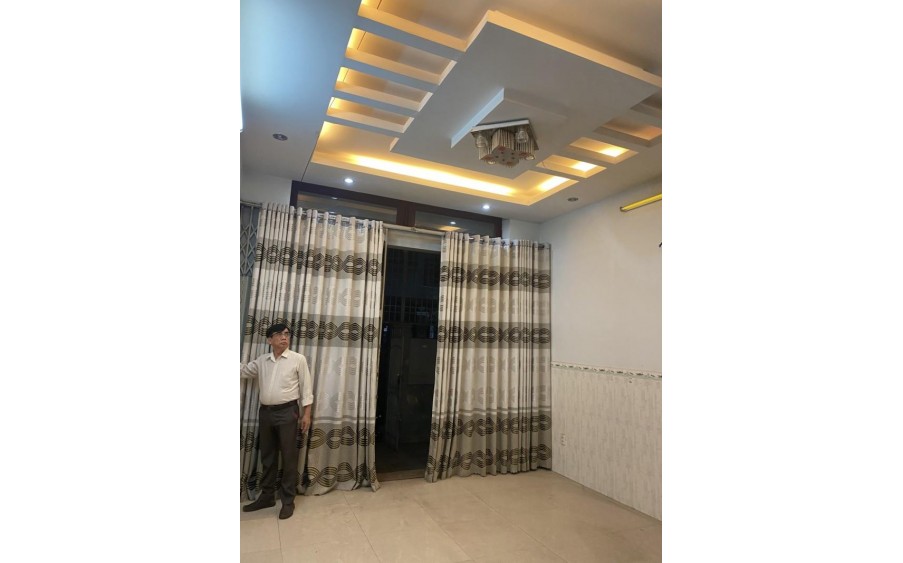 XE HƠI ĐỔ CỬA, THÔNG TỨ TUNG, 63M2* 5,2 TỶ.
LÊ ĐỨC THỌ, P.16, GÒ VẤP.