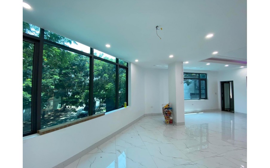 LK Lô góc Mậu Lương Kiến Hưng 50m2, 4m tiền thang máy xịn, nhà đẹp ở luôn, nhỉnh 10 tỷ.