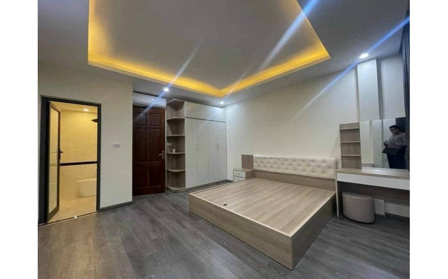 Cần cho thuê nhà 5 tầng 50m2
Phố Đào tấn
- Vị trí mặt ngõ oto, ở, làm văn phòng, lớp học, kinh doanh tốt. 
KHÔNG CĂN HỘ DỊCH VỤ. 
- Tầng 1: Thông sàn