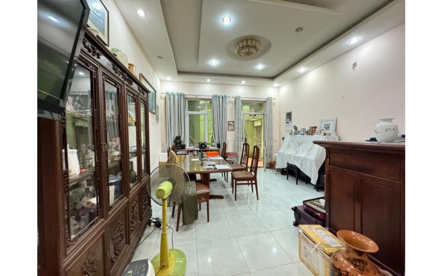 Bán gấp - NGỌC HÀ- HOMESTAY BA ĐÌNH - 50M RA HỒ - GẦN PHỐ - SÂN CỔNG RIÊNG BIỆT -