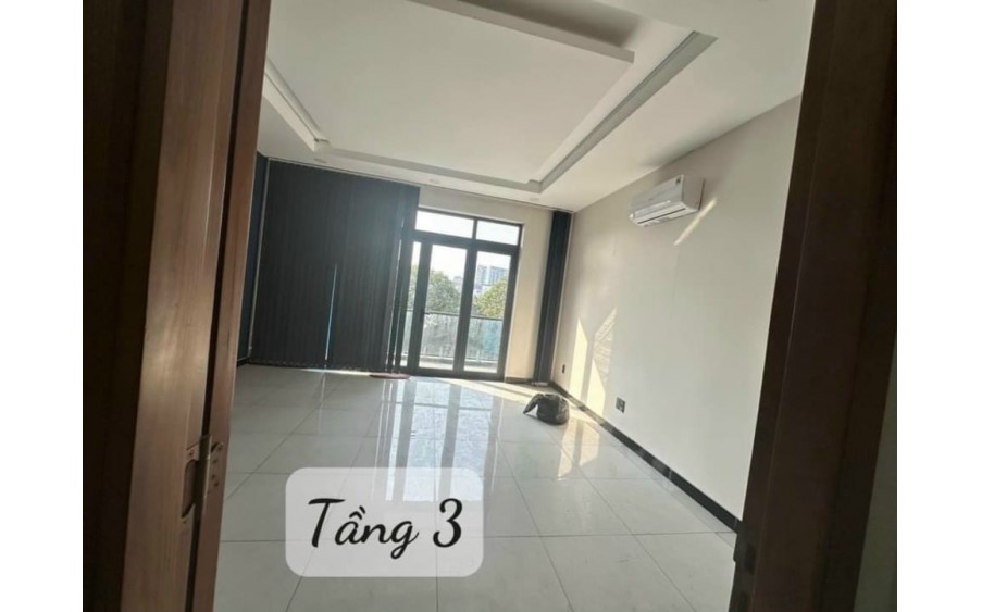 Cho thuê mặt bằng trung tâm tp Thủ Dầu Một, BD.Diện tích 11x17m. 950m sàn. 
Có thang máy.