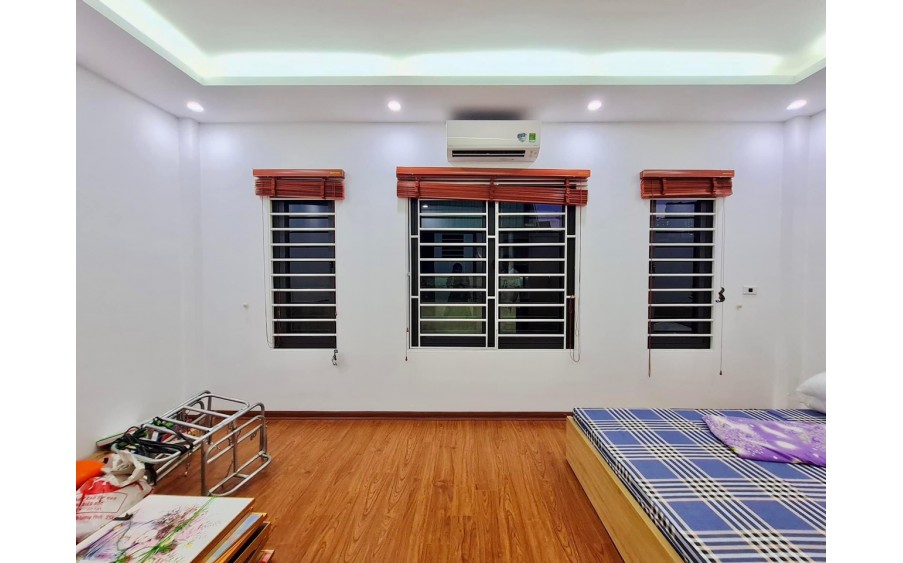 Nhà Lạc Long Quân – Võ Chí Công 40m2, 5 tầng, gần ô tránh mà chỉ 6.7 tỷ