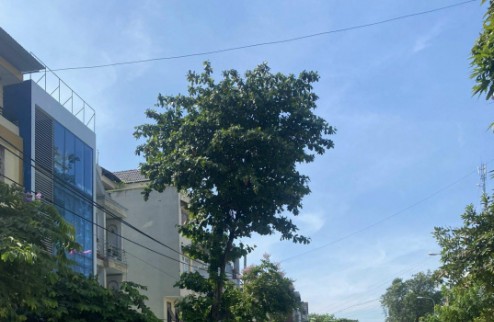 Mặt tiền đường kinh doanh 30m đối diện GS25 gần trường ĐH Văn Lang 4.2x20m 3T