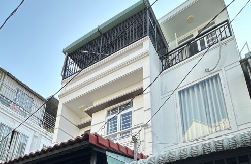 Bán nhà Huỳnh Tấn Phát, Thị Trấn Nhà Bè,
DT 60m x 3 tầng (4x15),
Giá 5,5 tỷ thương lượng